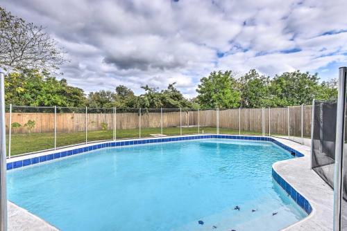 Bradenton Home With Screened-in Porch And Pool!