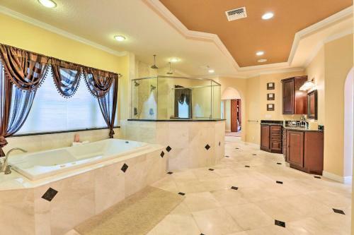 Lavish Clermont Home With Infinity Pool And Docks