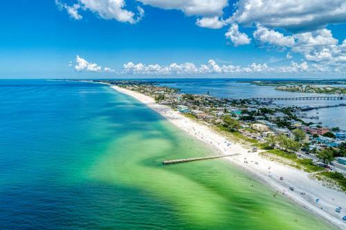 Cottage Haven-one Minute Walk To The Beach-private Yards-keyless Locks