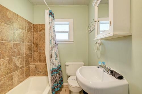 Cottage Haven-one Minute Walk To The Beach-private Yards-keyless Locks