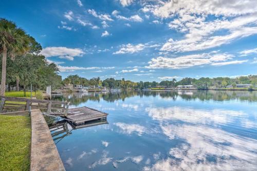 Vivid Crystal River Home With Screened-in Porch