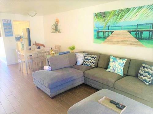 Beautiful Bright & Sparkling 2bed 1bath Beach Retreat - Unit 212