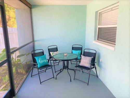 Bright And Beachy 2bed 1bath Home - Unit 210