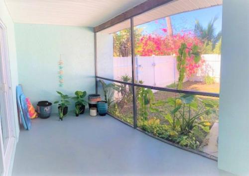 Bright And Beachy 2bed 1bath Home - Unit 210