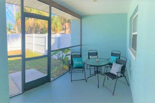Bright And Beachy 2bed 1bath Home - Unit 210