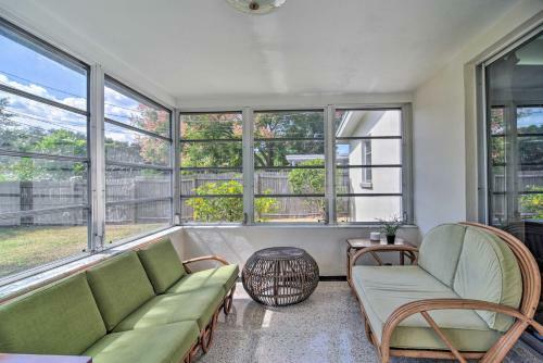 Mid-century Modern Home - 5 Miles To Beach!