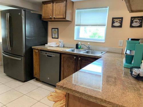 Central Location - Delray Downtown And Only 1 Mile To Beach