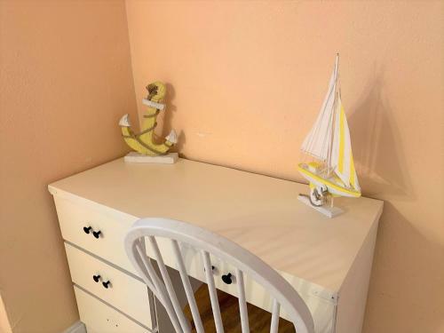 Central Location - Delray Downtown And Only 1 Mile To Beach