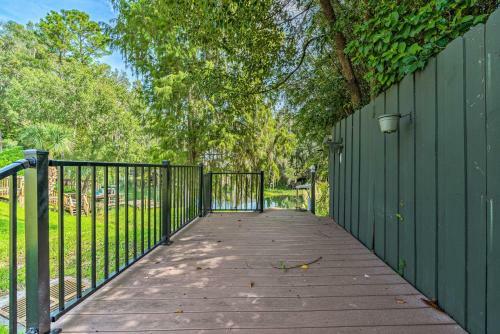 Modern Gem With Private Kayak Dock On Rainbow River!