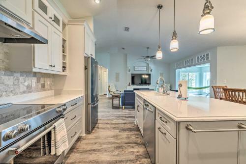 Modern Gem With Private Kayak Dock On Rainbow River!