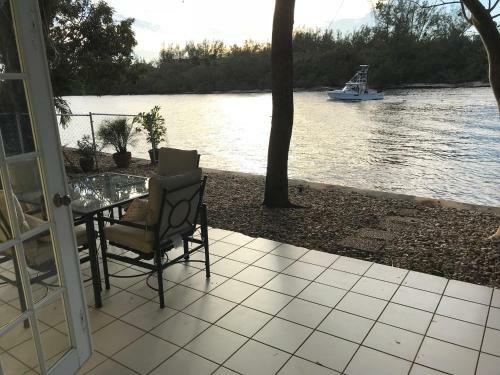 Intracoastal Waterfront Bungalo