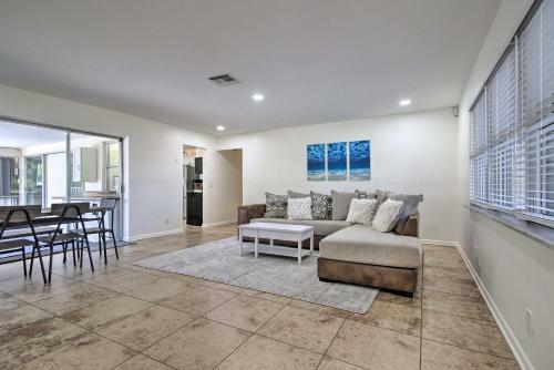 Deerfield Beach Home Near Golfing And Shopping!