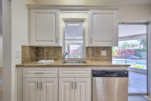 Deerfield Beach Home Near Golfing And Shopping!