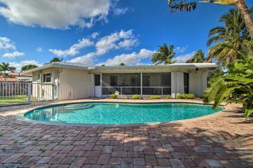 Deerfield Beach Home Near Golfing And Shopping!