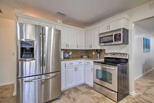 Deerfield Beach Home Near Golfing And Shopping!