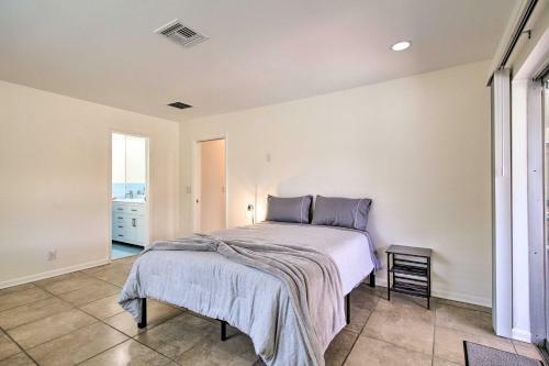 Deerfield Beach Home Near Golfing And Shopping!