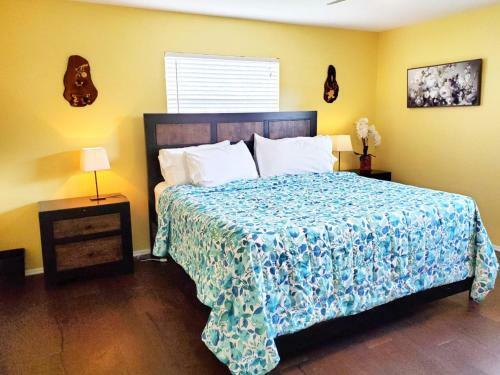 Robby's Roost - Charming 3 Bed 2 Bath Fort Myers Vacation Villa