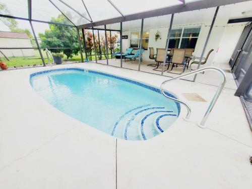Robby's Roost - Charming 3 Bed 2 Bath Fort Myers Vacation Villa