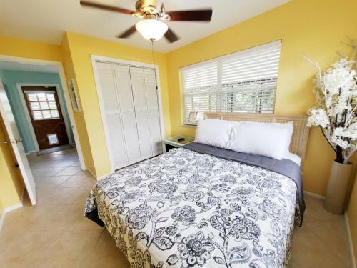 Robby's Roost - Charming 3 Bed 2 Bath Fort Myers Vacation Villa