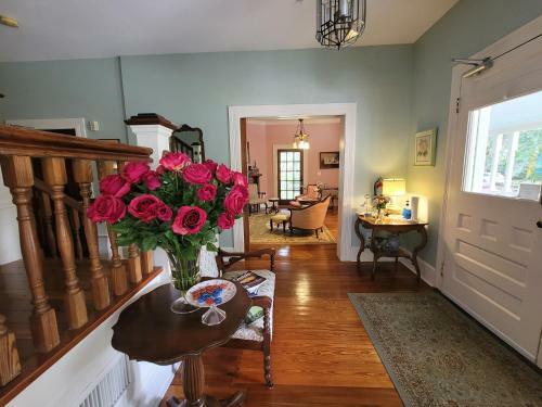 Bed & Breakfast Camellia Rose Inn- Briar Rose Room