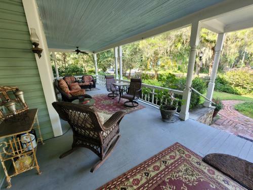 Bed & Breakfast Camellia Rose Inn- Briar Rose Room