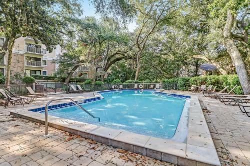 2103 Beach Wood