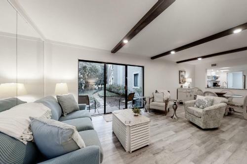 2103 Beach Wood