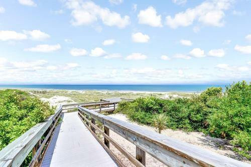 2103 Beach Wood