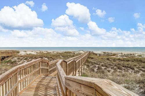 2103 Beach Wood
