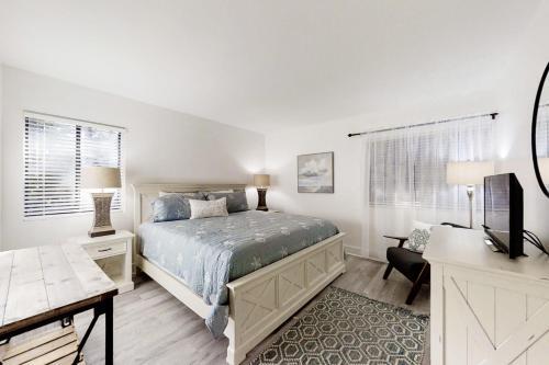 2103 Beach Wood