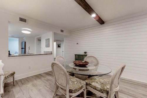2103 Beach Wood
