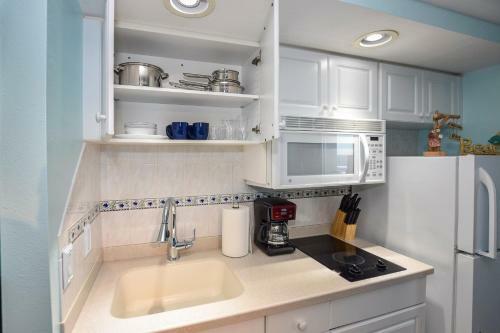 Hotel Ocean View Studio Condo.