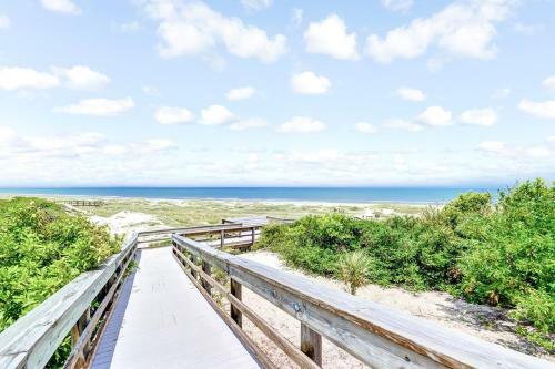 2072 Beach Wood