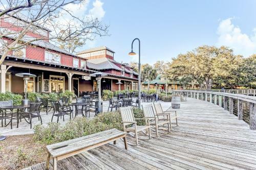 2072 Beach Wood