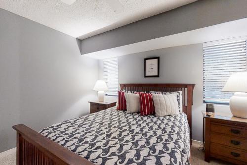 2098 Beach Wood