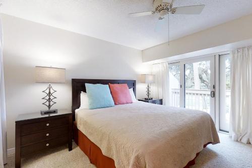 2098 Beach Wood