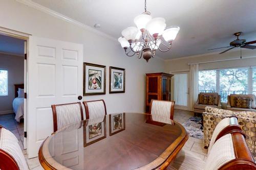 Tennis Villas III