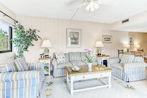 2034 Beach Wood