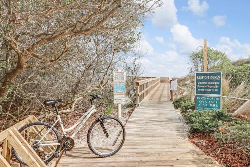 2034 Beach Wood