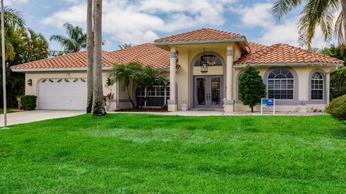 Villa Tropicana - Luxury With Pool