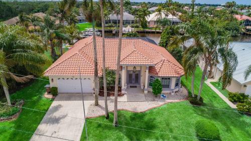 Villa Tropicana - Luxury With Pool