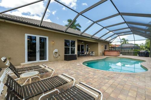 Villa Barefoot - Roelens Vacations - Heated Pool & Spa, Gulf Access, Sleeping Capabilities For 10!