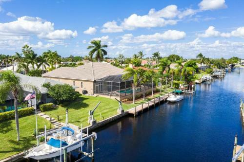 Villa Barefoot - Roelens Vacations - Heated Pool & Spa, Gulf Access, Sleeping Capabilities For 10!