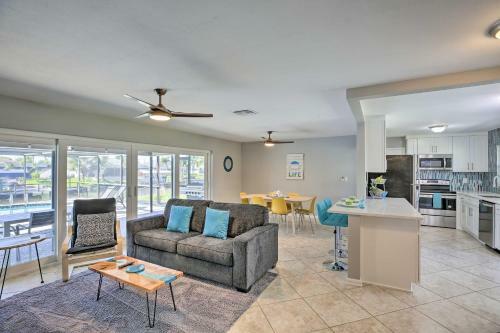 Canalfront Home With Dock Swim, Golf And Explore!