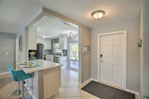 Canalfront Home With Dock Swim, Golf And Explore!