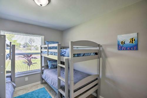 Canalfront Home With Dock Swim, Golf And Explore!