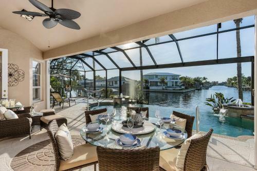 Custom Infinity Pool & Spa With Kayaks - Villa Bella Del Sol - Roelens Vacations