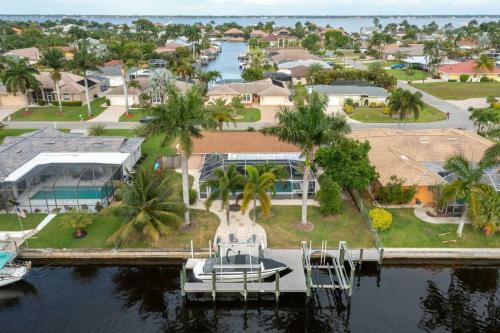 Direct Gulf Access & Heated Pool -villa Hip Nautic - Roelens Vacations