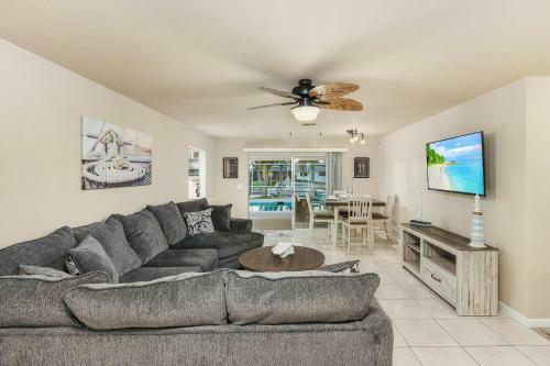 Direct Gulf Access & Heated Pool -villa Hip Nautic - Roelens Vacations