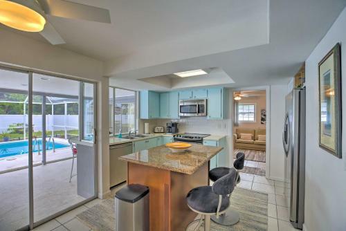 Cozy Home With Private Yard, 1 Block To Canal!